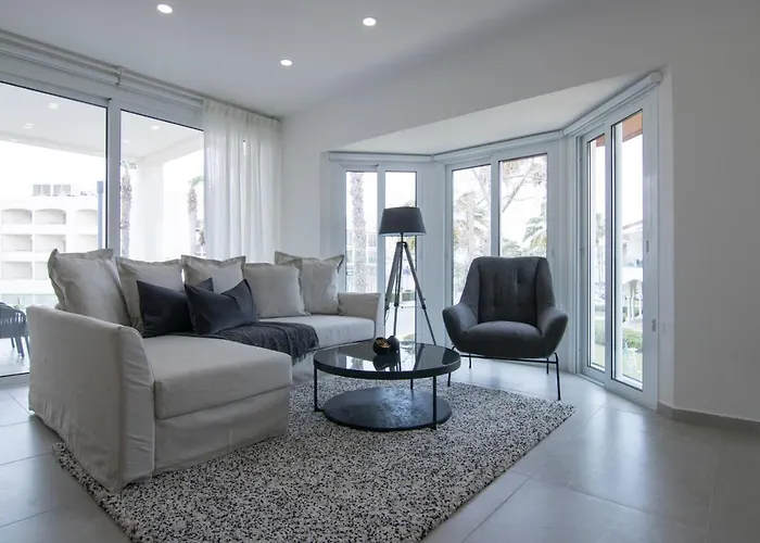 Phaedrus Living: Seaview Luxury Flat Limnaria 134